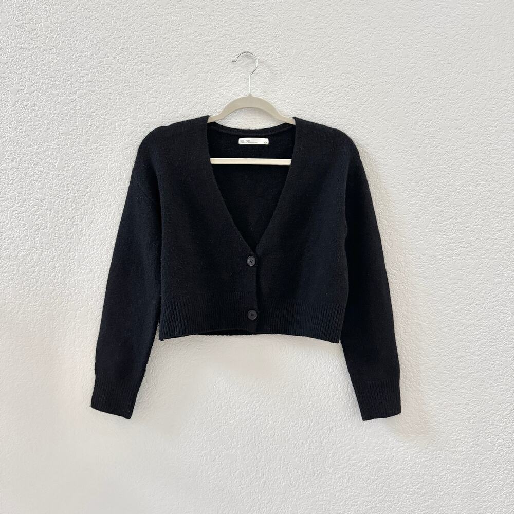 Oak + Fort Black Cropped V-Neck Cardigan